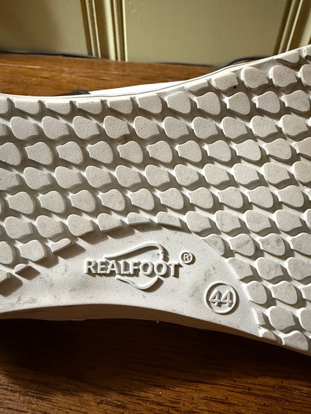 Realfoot Pulse Men's Black & White Low-Top Sneakers - Picture 7 of 9